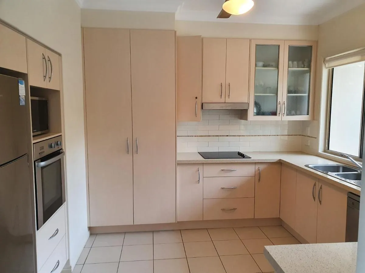 Unit 2,15 Carlo Road- Rainbow Beach - Pool, Air Conditioning, Sleeps 6 0*,