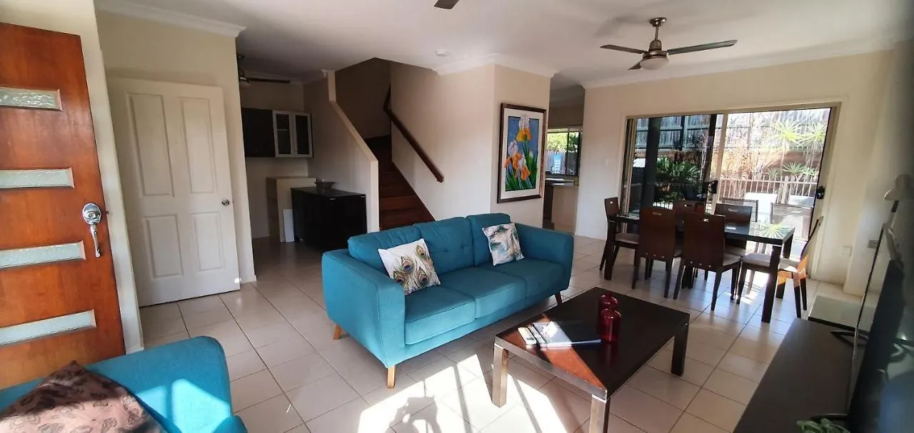 Unit 2,15 Carlo Road- Rainbow Beach - Pool, Air Conditioning, Sleeps 6 Holiday home