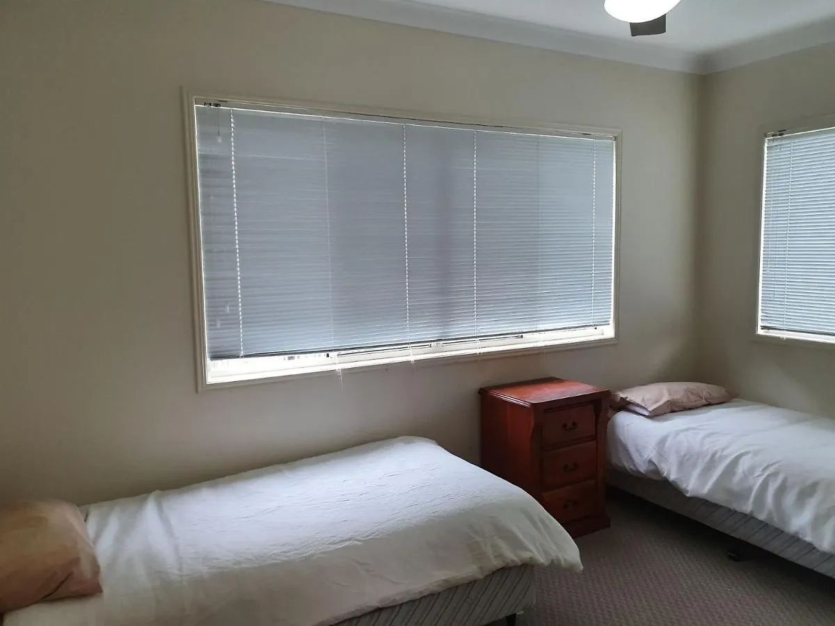 Unit 2,15 Carlo Road- Rainbow Beach - Pool, Air Conditioning, Sleeps 6