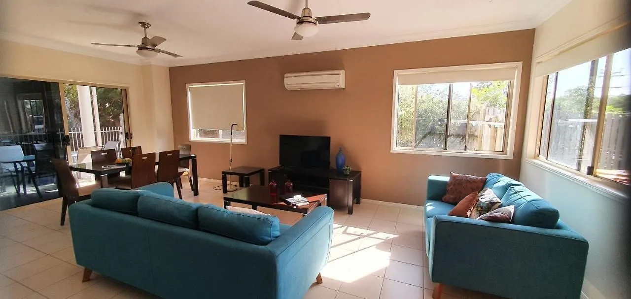 Unit 2,15 Carlo Road- Rainbow Beach - Pool, Air Conditioning, Sleeps 6