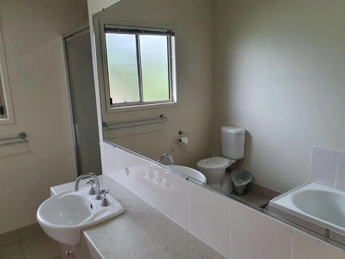 Unit 2,15 Carlo Road- Rainbow Beach - Pool, Air Conditioning, Sleeps 6 Australia